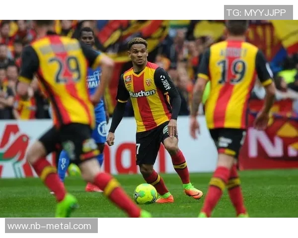 武汉足球队荣登足球状态排行榜第二名展现强劲实力 武汉足球队荣登足球状态排行榜第二名展现强劲实力